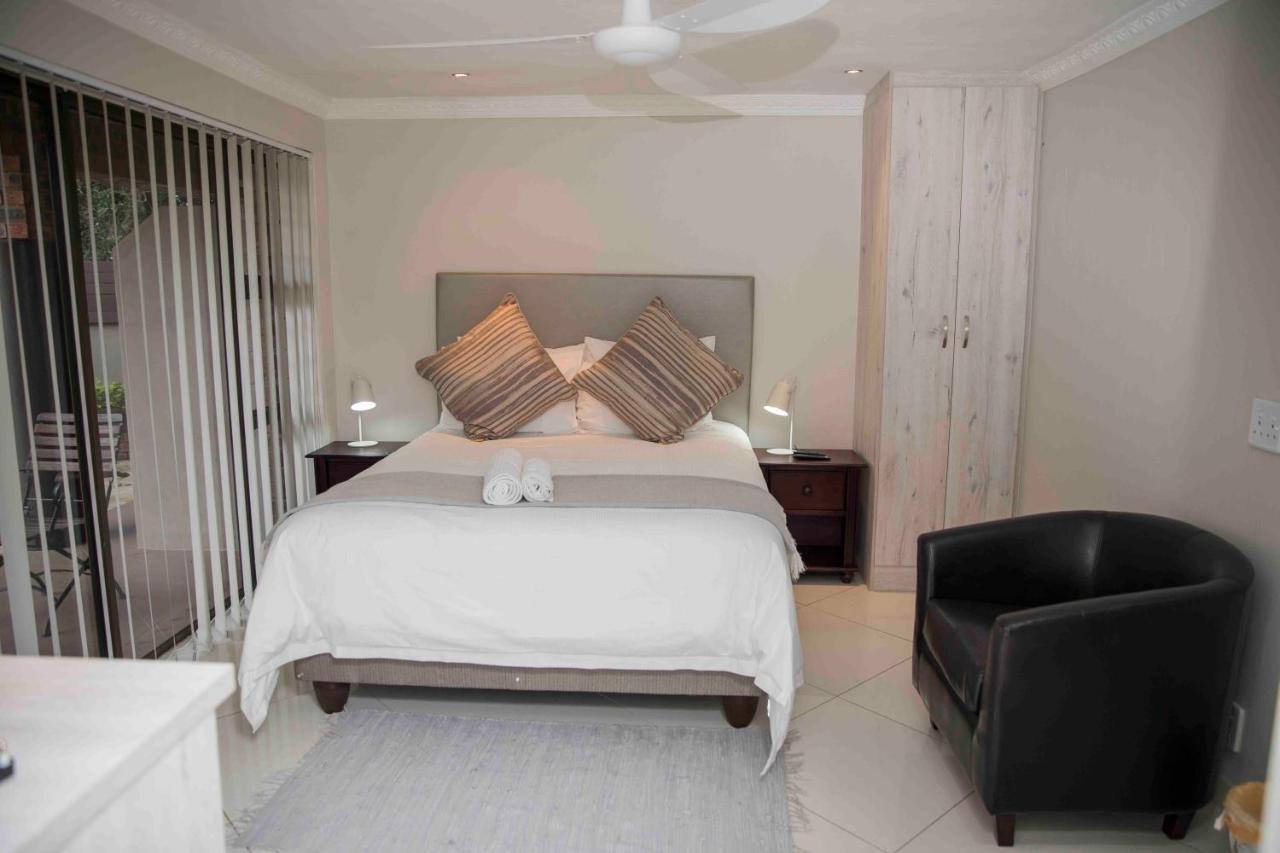 Palmwood Guesthouse 아만짐토티 외부 사진