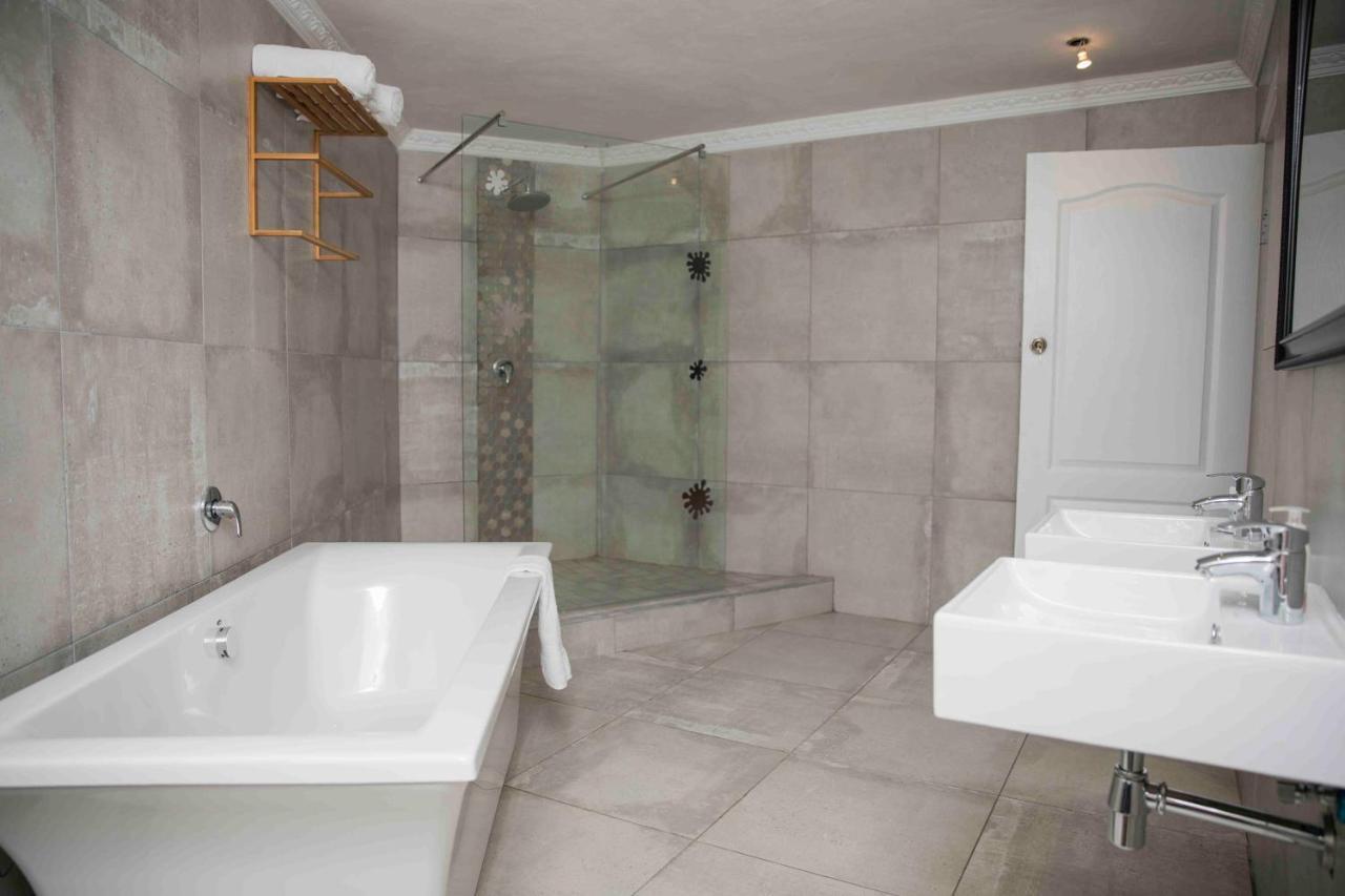 Palmwood Guesthouse 아만짐토티 외부 사진