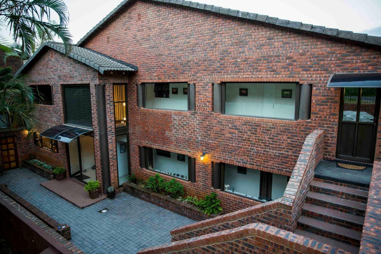 Palmwood Guesthouse 아만짐토티 외부 사진