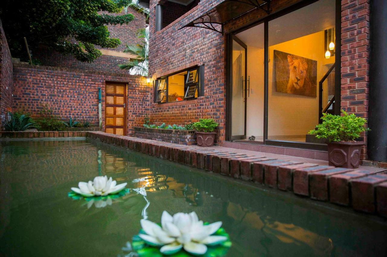 Palmwood Guesthouse 아만짐토티 외부 사진